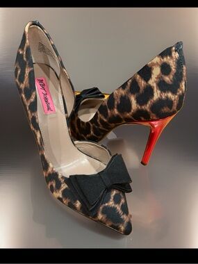 Betsey Johnson PrinceP Leopard Print Pointed-Toe Pumps with Red Stiletto Heel 10